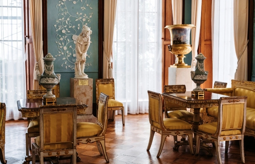 L&rsquo;arte dell&rsquo;accostamento: mobili Luigi XVI e arredi contemporanei