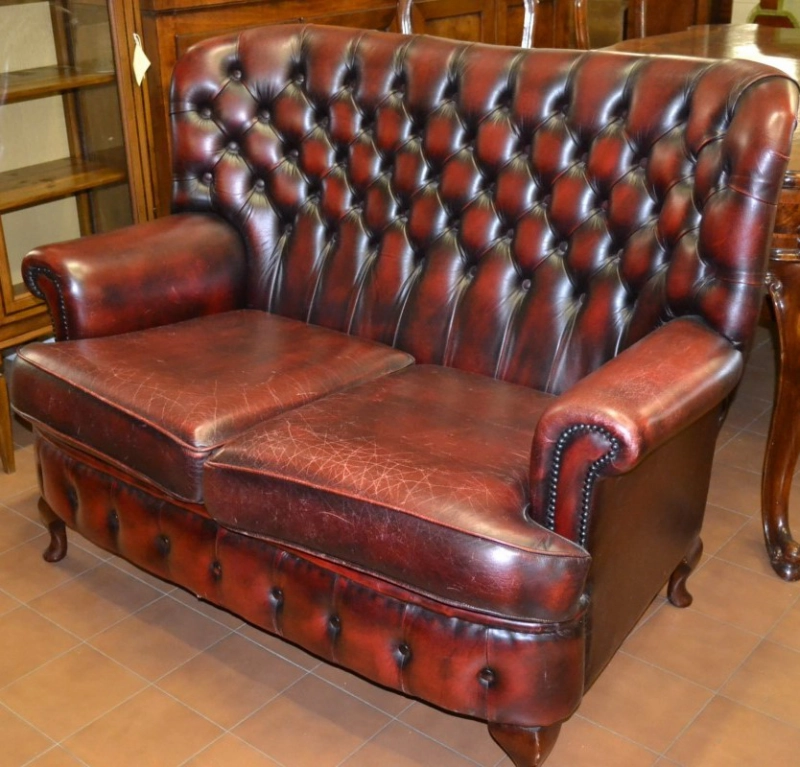 Divano a 2 posti in stile " Old England"   rivestito in pelle ART DIV 16