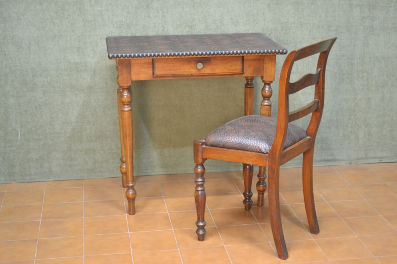 Scrivania-scrittoio  in legno di tiglio massello con piano rivestito in ecopelle art. SCR 21