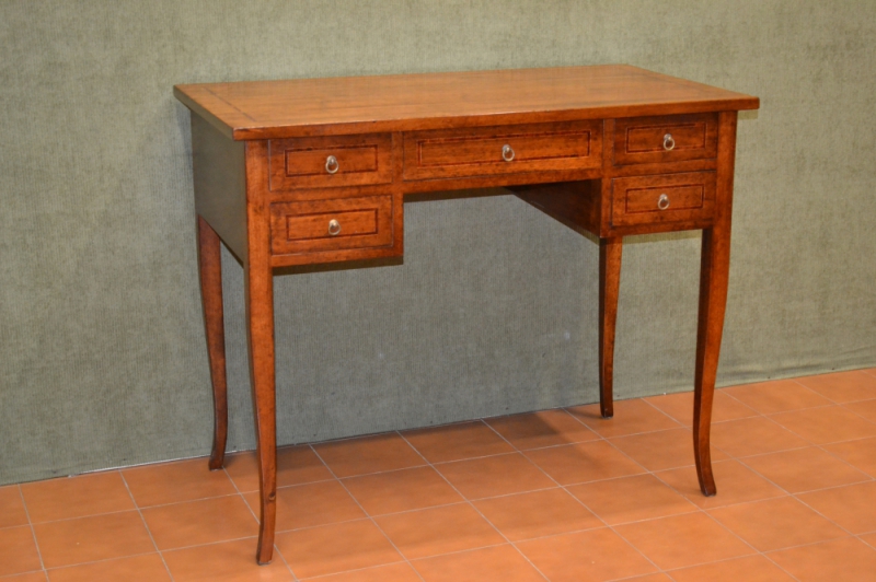 Scrivania- scrittoio con 5 cassetti  in legno di  noce massello con  filetti  con gambe a sciabola ART SCR 03