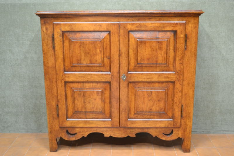 Credenza 2 ante  e 2 cassetti interni e 2 segreti in legno di noce massello  ART CRED 2P-39