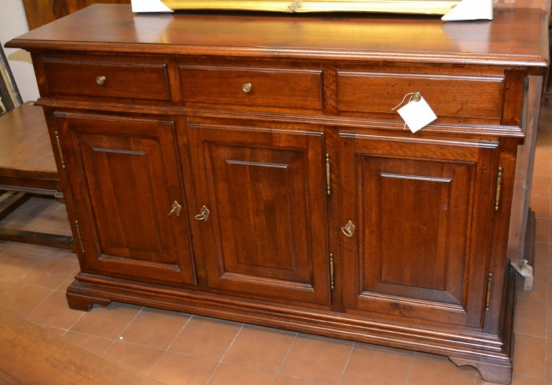Credenza a 3 ante e 3 cassetti in legno di  noce massello con gambe a mensola ART CRED 3P-09