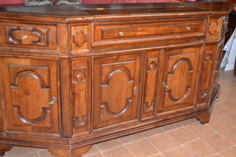 Credenza scantonata a 4 ante, 2 cassetti e ribalta centrale, realizzata in legno di acero massello art. CRED 4P-18