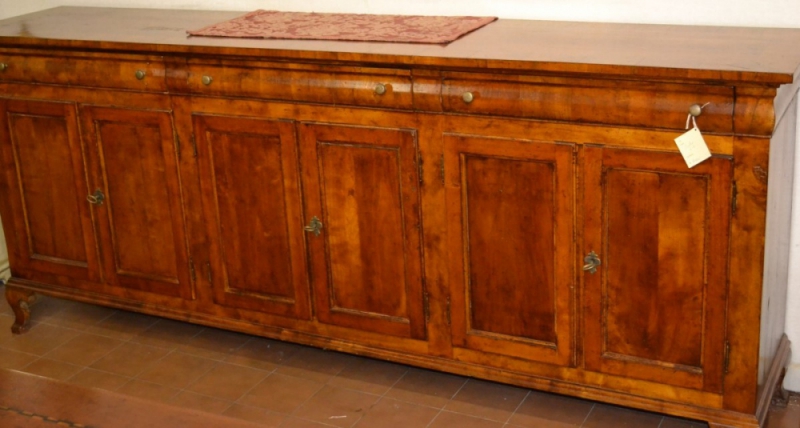 Credenza a 6 ante e 6 cassetti sagomati in legno di noce antico lastronata con gambe a sciabola Art. CRED 6P-03