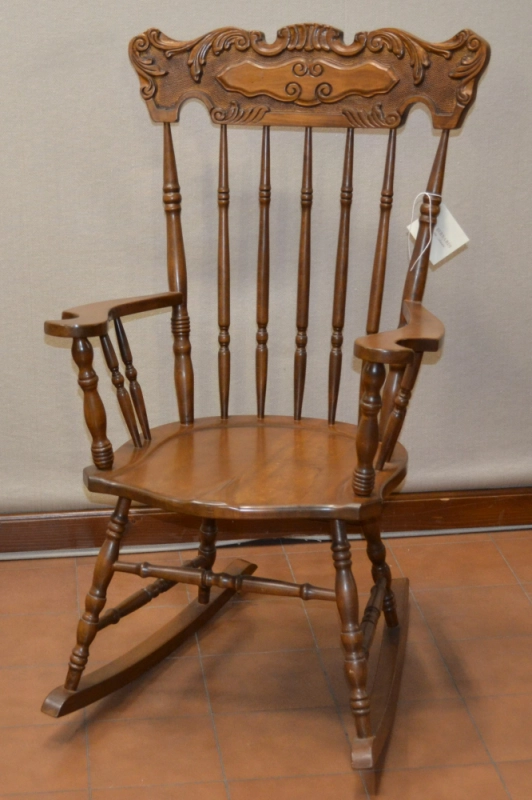 Poltrona modello "Dondolo" in legno di  massello  ART POL 46