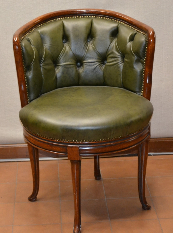 Poltrona  modello "Pozzetto girevole" con gambe a sciabola  POL 48
