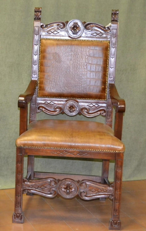 Poltrona modello "Rinascimento" in legno di noce massello con schienale intagliato ART POL 10
