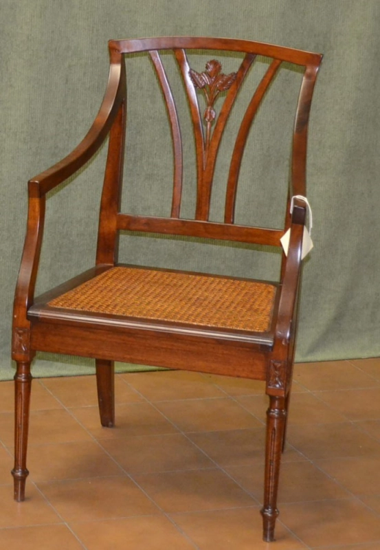 Poltrona con gambe scannellate in legno di noce  massello ART POL 12