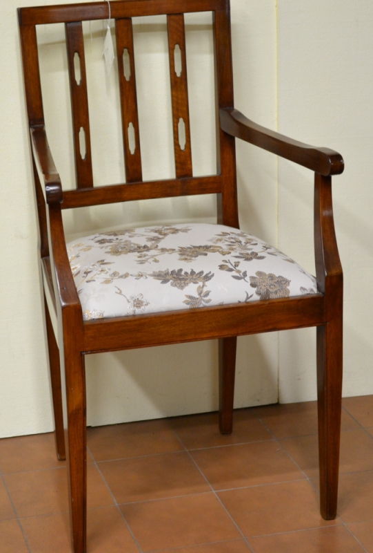 Poltrona modello " Asolana" traforata in legno di noce ART POL 64