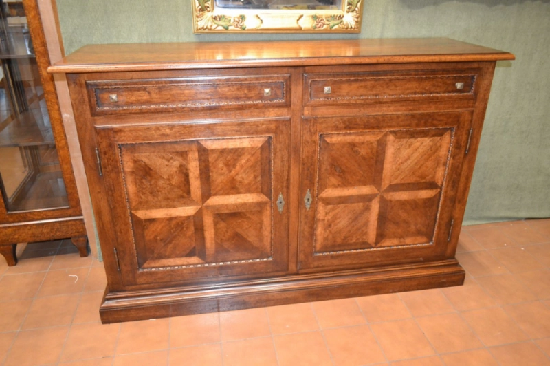 Credenza in legno di noce massello con 2 ante con pannelli in legno antico intarsiato e 2 cassetti ART CRED 2P-32