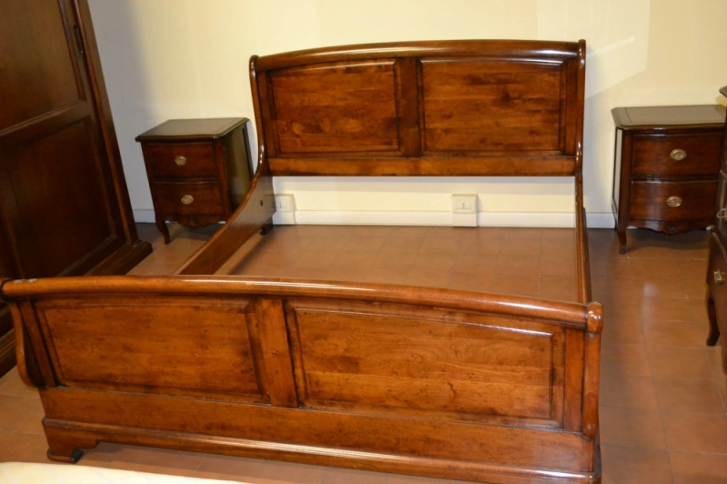 Letto matrimoniale modello Barca in legno di noce massiccio con pannelli diamantati ART LET 08