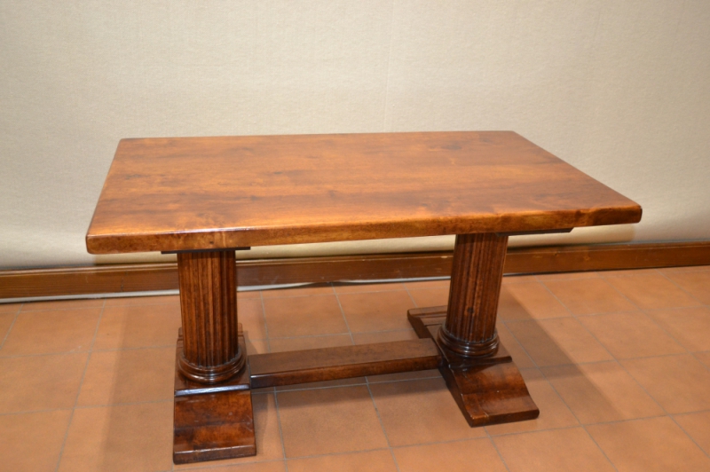 Tavolino rettangolare da salotto in legno di noce nazionale massello con gambe a colonna scannellata  ART T.59