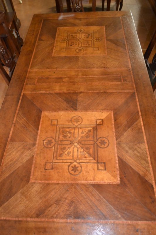 Intarsi in legno per mobili artigianali