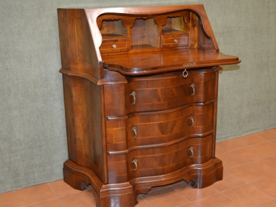 Bureau with shaped sides in classical style - foto 2