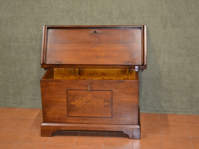 Cassapanca realizzata in legno di noce massello con  intarsio apribile da sopra con serratura  ART CAS 43 - foto 2