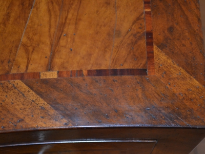 Com&ograve; singolo  con 3 cassetti realizzato in legno di ulivo e noce con filetti  ART COM 03 - foto 2