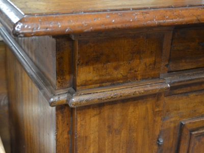 Credenza in stile Toscano  in legno di noce massello con 2 ante e 3 cassetti ART CRED 2P-15 - foto 3