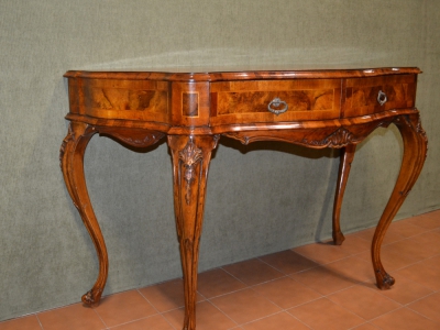 Consolle a  2 cassetti  con gambe in stile 700, sagomata in legno di noce e  radica di noce ART CON 32 - foto 3