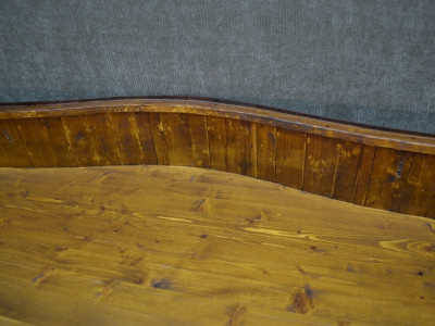 Matching chest of drawer and bedside tables made of solid fir and a 3 mm antique walnut panel - foto 2