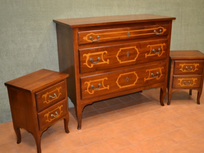 Gruppo com&ograve; e comodini gambe a sciabola in legno di noce massello con intarsi ART. COM 67 - foto 2