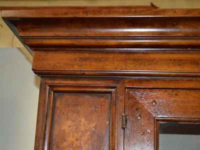 Vetrina modello "Festoni" in legno di noce massello con intarsi sui pilastri laterali con 2 ante ART VETR 29 - foto 3