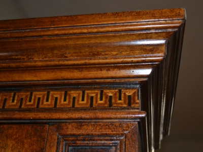 Showcase-silversmith-crystal model "Pilastri" in solid walnut wood with 2 doors with inlays and threads ART VETR 08 - foto 4