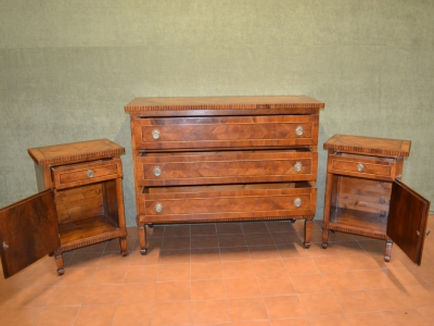 Gruppo com&ograve; e comodini realizato in legno di noce lastronato e filetti  ART COM 01 - foto 1