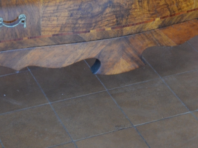Com&ograve; singolo  con 3 cassetti realizzato in legno di ulivo e noce con filetti  ART COM 03 - foto 4