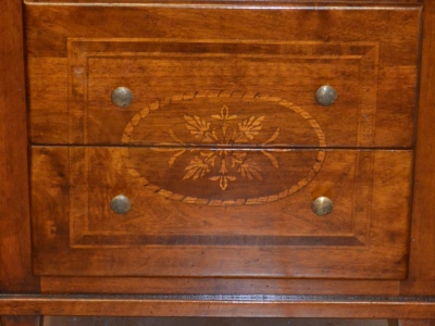 Matching chest of drawer and bedside tables made of solid walnut with inlays - foto 5