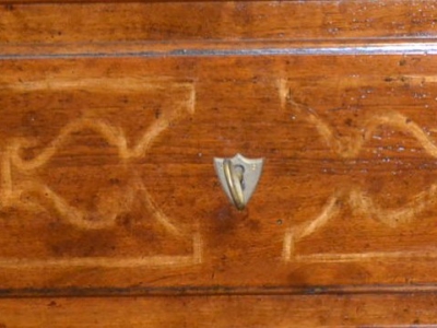 Com&ograve; e comodini realizzati  in legno di noce massello con gambe in stile "Luigi XVI " ART COM 10 - foto 2