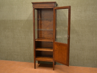 Vetrina-argentiera-cristalliera  in legno di noce antico riciclato  con 1 anta e gambe in stile "Lugigi XVI" ART VETR 04 - foto 1