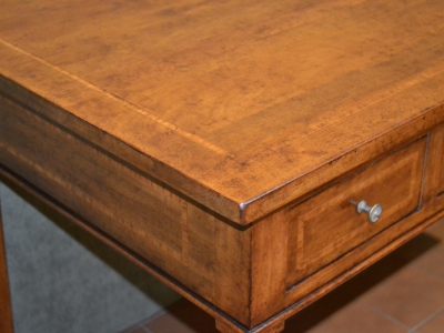 Scrivania- scrittoio con  3 cassetti in legno di  noce massello con intarsio  e filetti  con gambe in stile Luigi XVI ART SCR 14 - foto 3