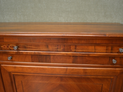 Sideboard made of solid walnut with two doors, and hidden drawer - foto 5