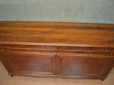 Sideboard made of solid walnut with two doors, and hidden drawer - foto 2