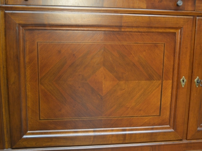 Sideboard made of solid walnut with two doors, and hidden drawer - foto 4