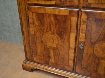Credenza a 2 ante e 2 cassetti in legno antico di noce e radica di noce con filetti e intarsi ART CRED 2P-11 - foto 4