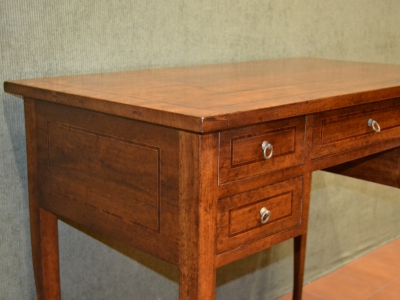 Scrivania- scrittoio con 5 cassetti  in legno di  noce massello con  filetti  con gambe a sciabola ART SCR 03 - foto 4