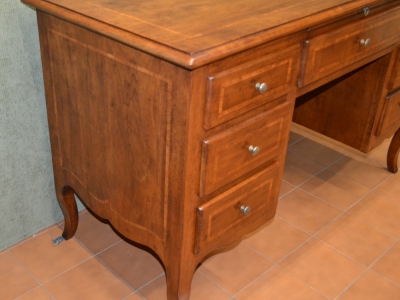 Scrivania- scrittoio con 1 anta e 4  cassetti in legno di noce massello con filetti e gambe a sciabola ART SCR 05 - foto 3