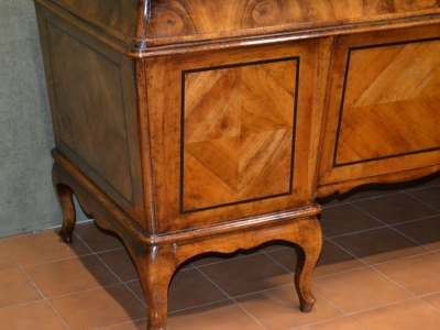 Scrivania- scrittoio in stile "700"modello "Urna" in legno antico di noce e radica di noce riciclato con gambe a sciabola ART SCR 40 - foto 4