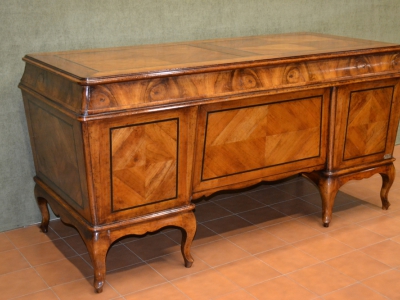 Scrivania- scrittoio in stile "700"modello "Urna" in legno antico di noce e radica di noce riciclato con gambe a sciabola ART SCR 40 - foto 2