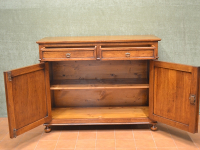 Credenza a 2 ante e 2 cassetti in legno di noce massello con gambe a cipolla con intarsi e filetti art. CRED 2P-41 - foto 1