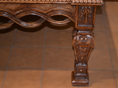 Coffee table model "Reale" rectangular living room in solid walnut wood with veneered top in olive wood with inlays and threads, legs and bands hand carved ART T 44 - foto 3