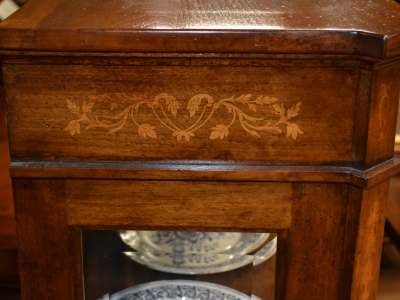 Showcase-silversmith-crystal in walnut wood with inlays on the drawer and pillars with 1 door and 1 drawer ART VETR 41 - foto 2