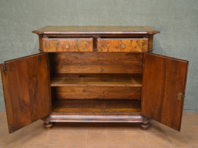 Credenza 2 ante e 2 cassetti con  gambe a cipolle in legno di noce e  radica di noce con intarsi e filetti  ART CRED 2P-37 - foto 1
