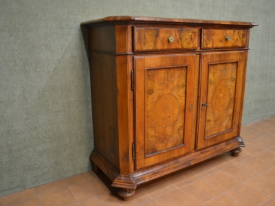Credenza 2 ante e 2 cassetti con  gambe a cipolle in legno di noce e  radica di noce con intarsi e filetti  ART CRED 2P-37 - foto 3
