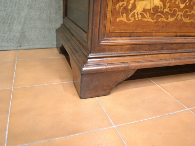 Cassapanca realizzata in legno di noce con intarsi e  coperchio apribile  ART CAS 01 - foto 3