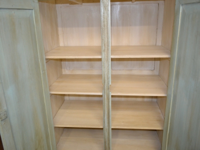 Wardrobe with two doors, antique and varnished - foto 1
