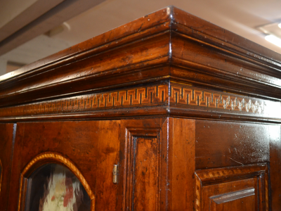 Showcase-silversmith-crystal in solid walnut wood with fillets and inlays with 2 curved doors with glass ART VETR 53 - foto 2