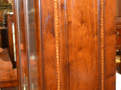 Showcase-silversmith-crystal in solid walnut wood with fillets and inlays with 2 curved doors with glass ART VETR 53 - foto 3