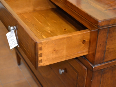 Matching chest of drawer and bedside tables made of solid walnut with inlays - foto 3
